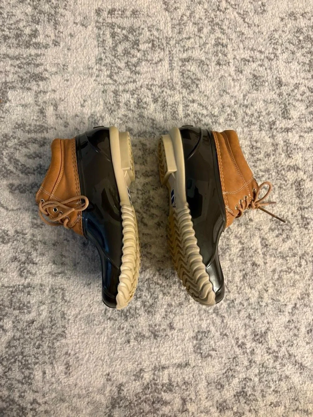 Size 8 Women’s Tommy Hilfiger Duck Boots